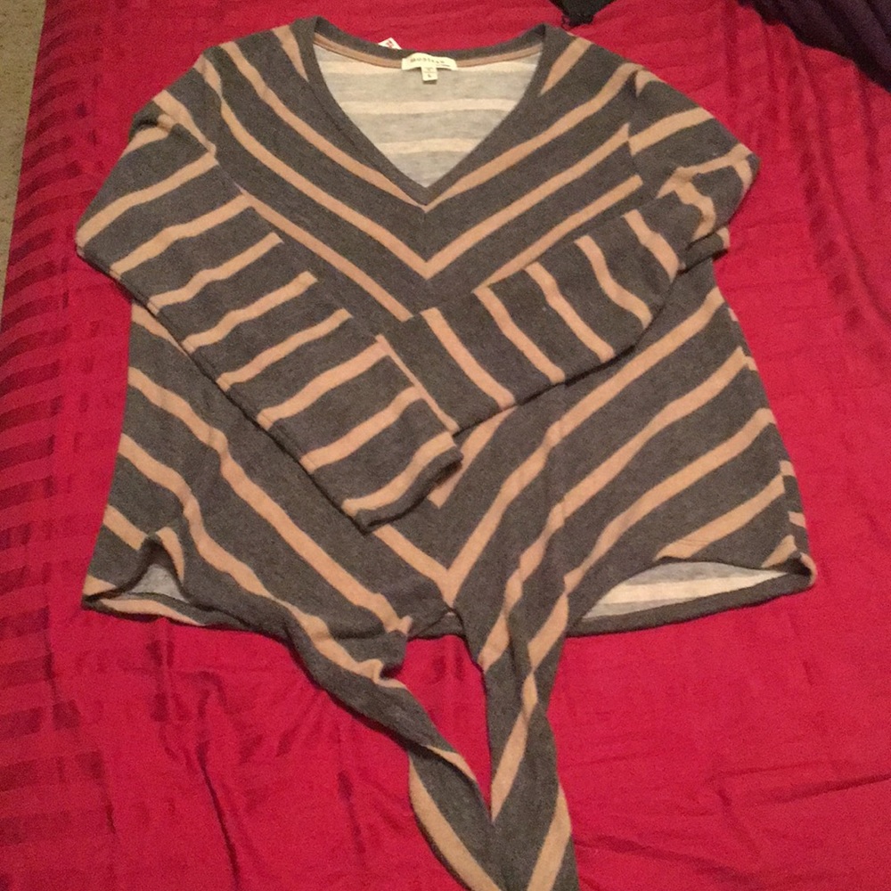 Grey and tan striped sweater. Soft and comfy sz L